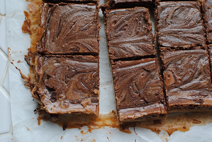 Nutella Cheesecake Bars | LetsEatCake.com