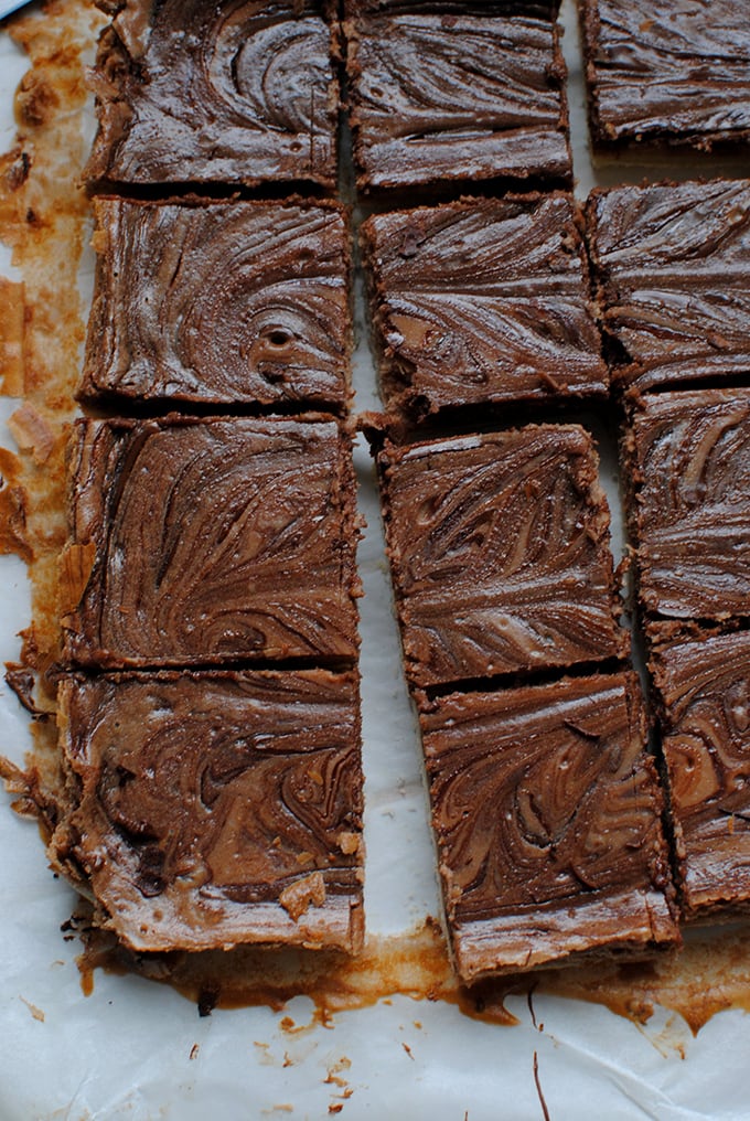 Nutella Cheesecake Bars | LetsEatCake.com