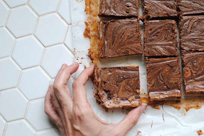 Nutella Cheesecake Bars | LetsEatCake.com