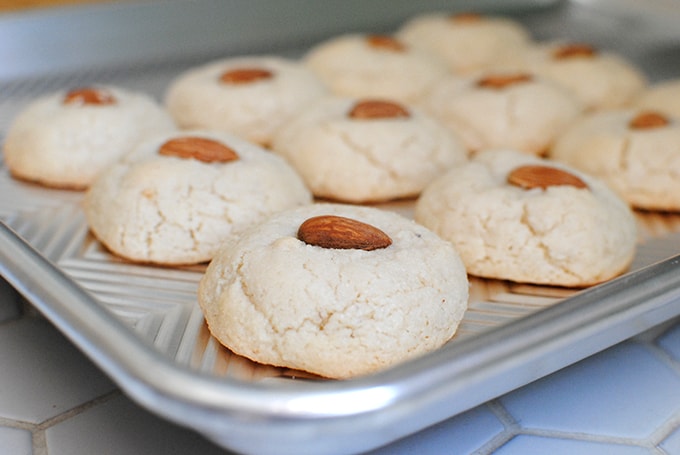 Almond Cookies | LetsEatCake.com