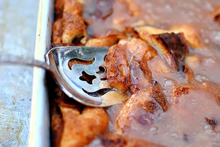 https://www.letseatcake.com/wp-content/uploads/2016/11/Bread-Pudding-with-Bourbon-Sauce-747x498.jpg