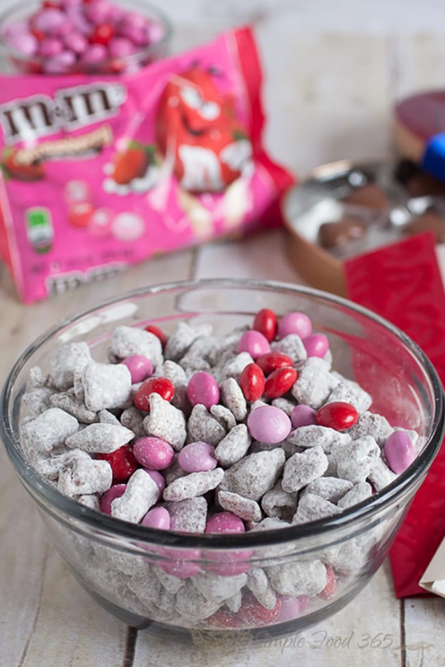 25 Puppy Chow recipes - valentine's day