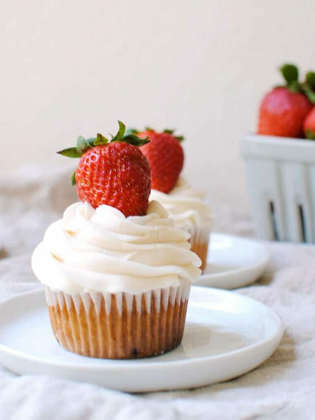 Strawberry Cupcakes With Vanilla Buttercream Frosting