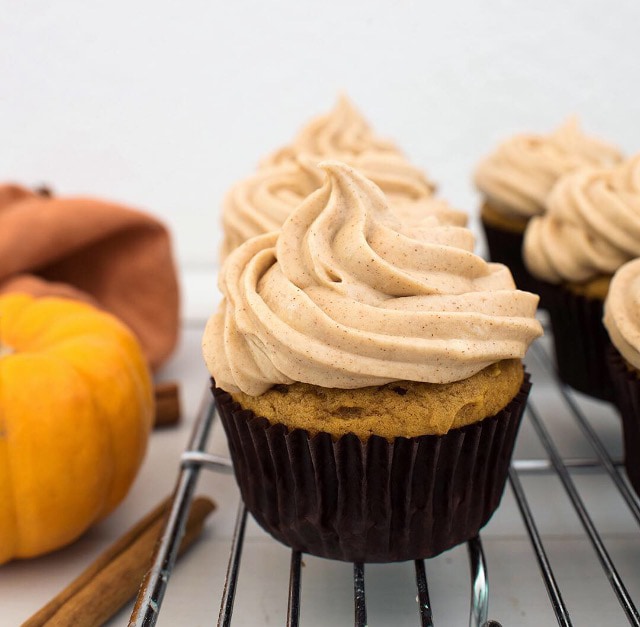 Pumpkin Cupcake with Cinnamon Cream Cheese Frosting