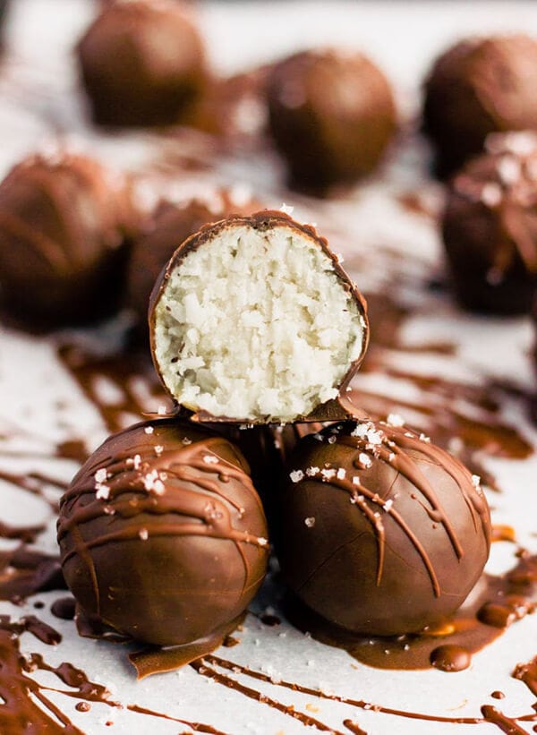 Healthy Snacks: Chocolate Bounty Balls