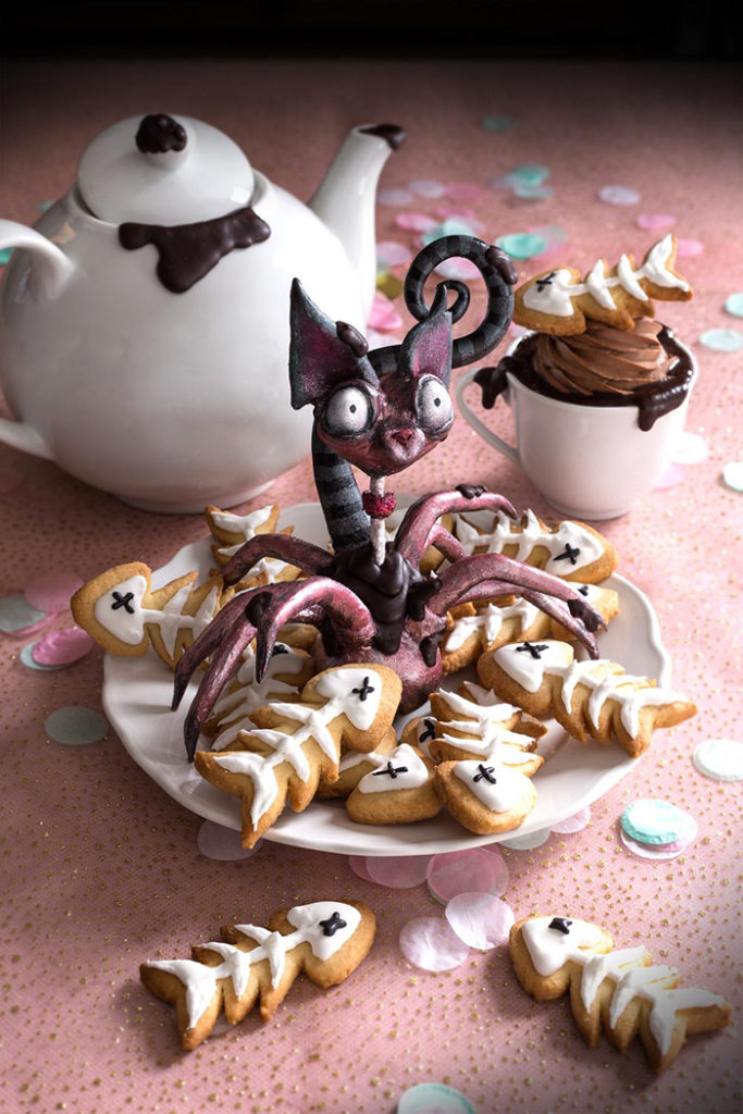 La Chateleine Creepy Halloween Cakes and Desserts - Fishbones and Spider Cat