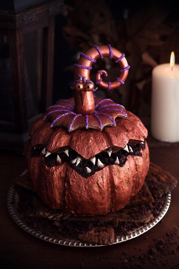 La Chateleine Creepy Halloween Cakes and Desserts - Pumpkin Halloween Cake