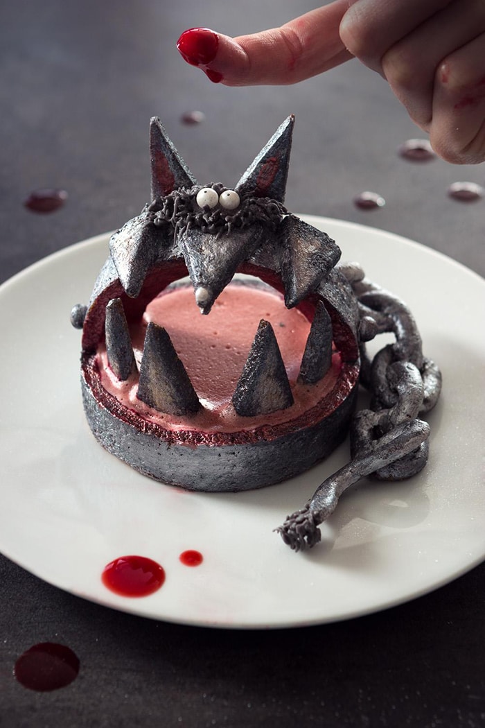 La Chateleine Creepy Halloween Cakes and Desserts - Wolf Trap
