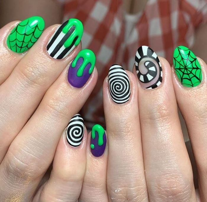 Black Halloween Nails - Snakes and spirals