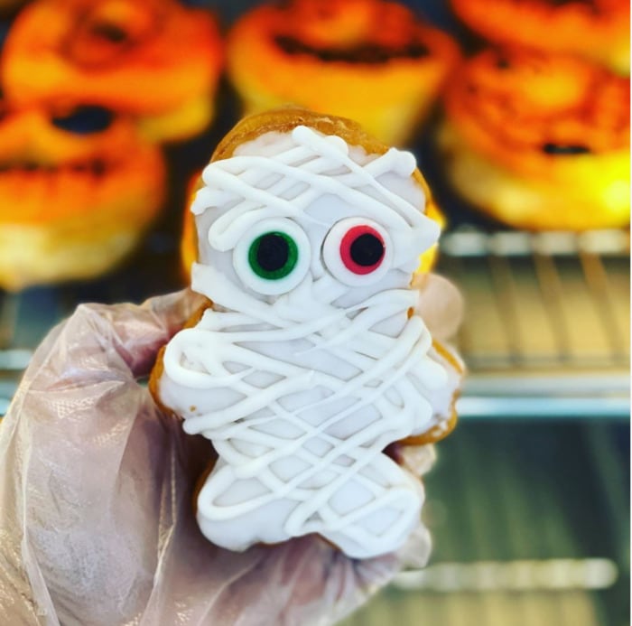 Halloween Donuts - Mummy