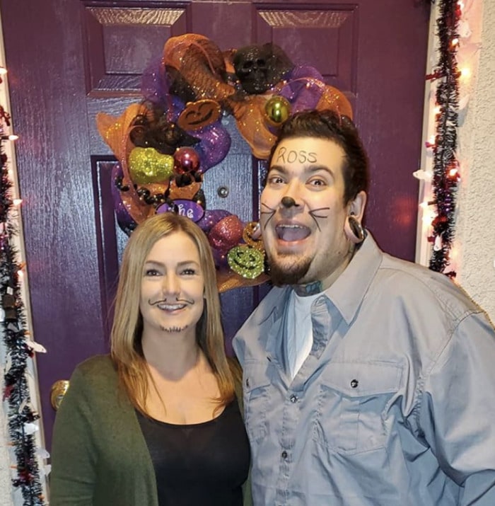 funny couples costumes - Ross and Rachel from Friends