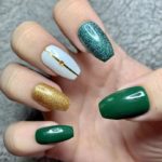Christmas nails - Green and sparkly nails