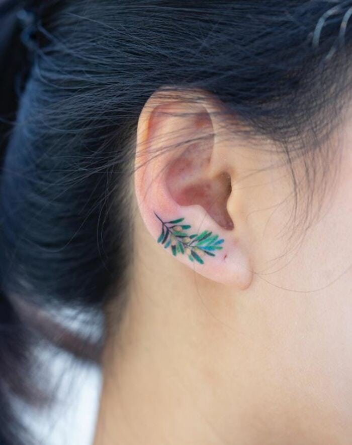 Minimalist Tattoos - Leaf on ear
