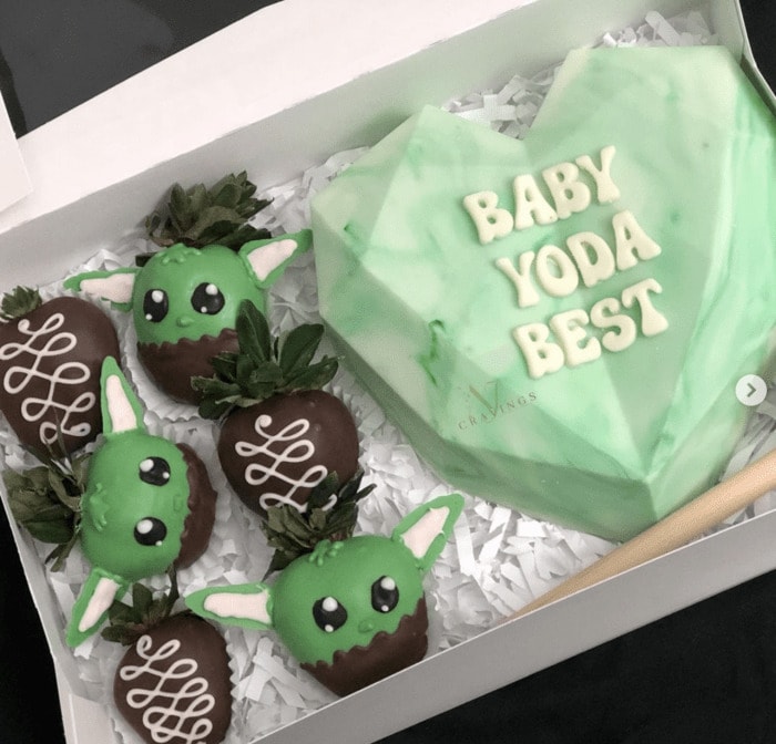 Breakable Chocolate Hearts - Baby Yoda