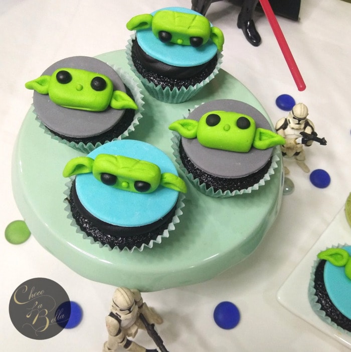 Baby Yoda Cupcakes - Yoda anime fondant cakes