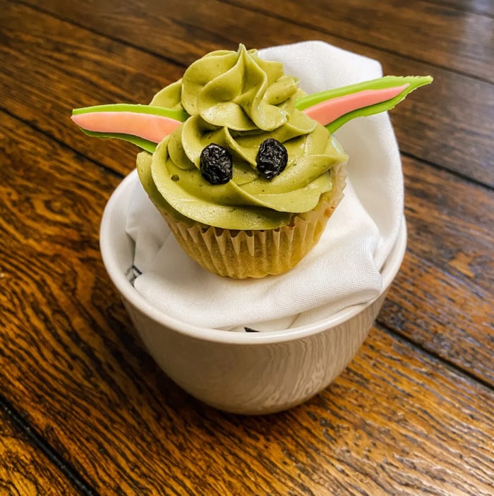 Baby Yoda Cupcakes - Star Wars matcha cupcakes