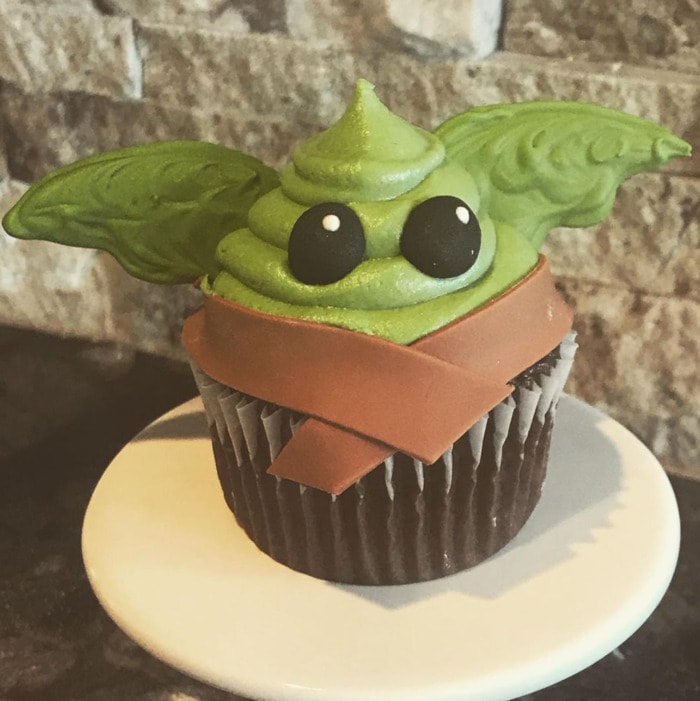 Baby Yoda Cupcakes - chocolate Star Wars