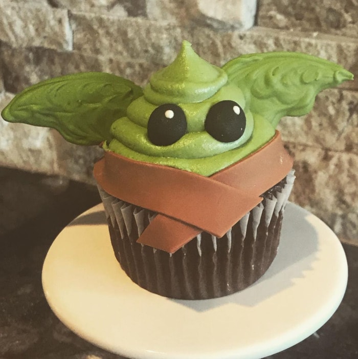 12 Baby Yoda Cupcakes That Are (Almost) Too Cute to Eat | Let's Eat Cake