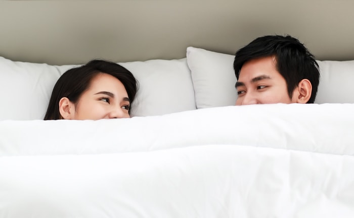Signs You're Dating a Fuckboy - couple in bed