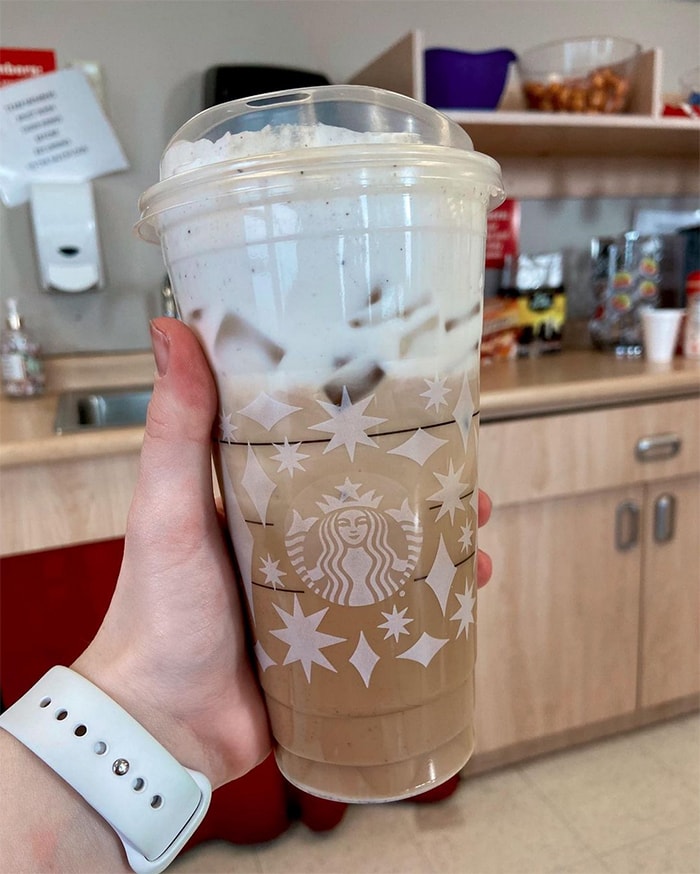 It's just somethin' about that cold foam 😋 #inthecup : @starbucks Venti  Cold Brew - Add sweet cream - Add 2 pumps of white mocha…