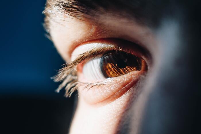 Signs a Man is Attracted to You Sexually - eye contact