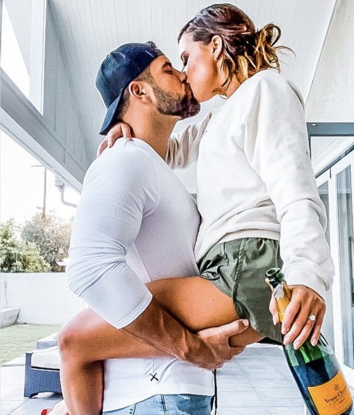 Bachelorette Finale Tweets - Engaged