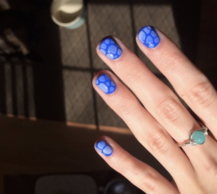 Fall Nail Ideas - earthy pebble nails