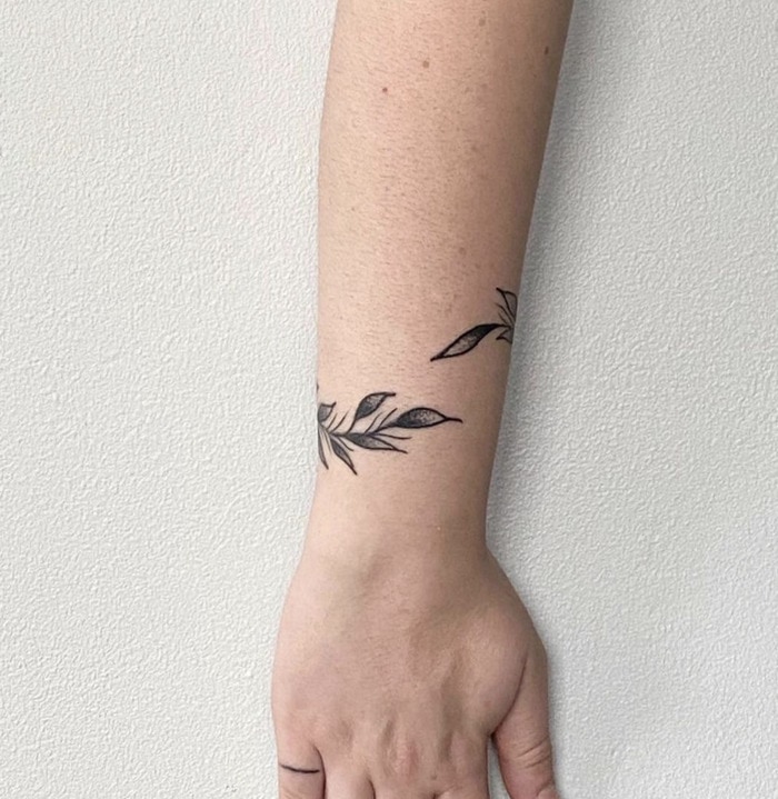 55 Cute Wrist Bracelet Tattoos Every Women Must See