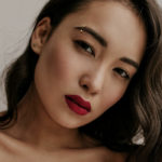 Eyebrow Piercing - Woman with crescent piercing