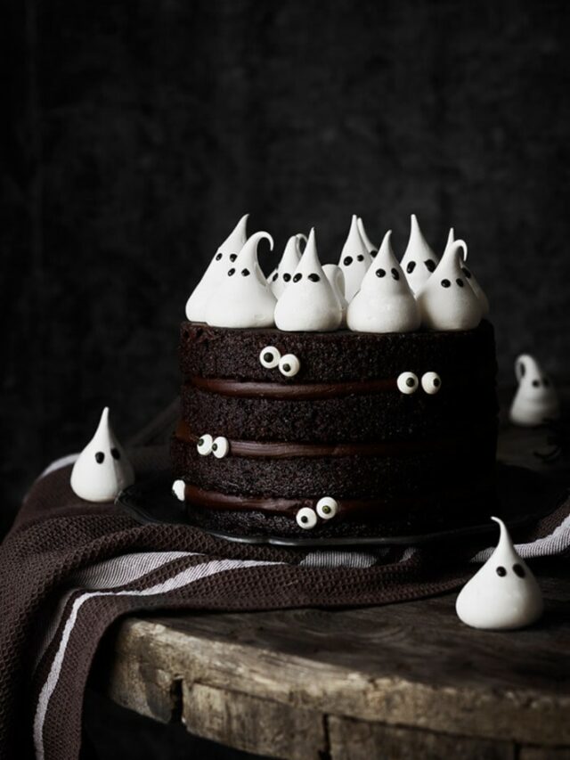 25 Spooky Halloween Cakes for Your Next Halloween Party