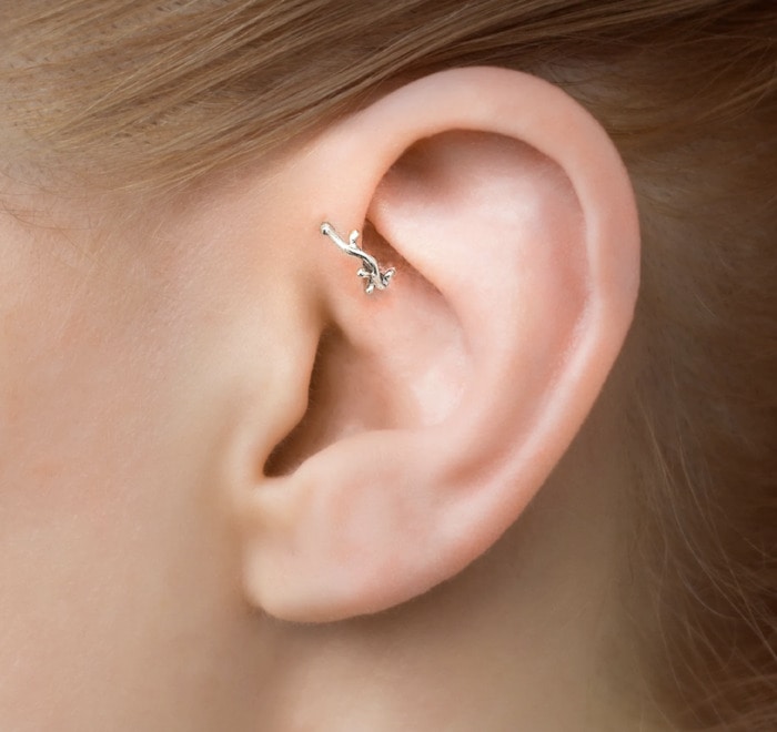 Verder bovenstaand Kraan Your Guide to Getting a Forward Helix Piercing - Let's Eat Cake