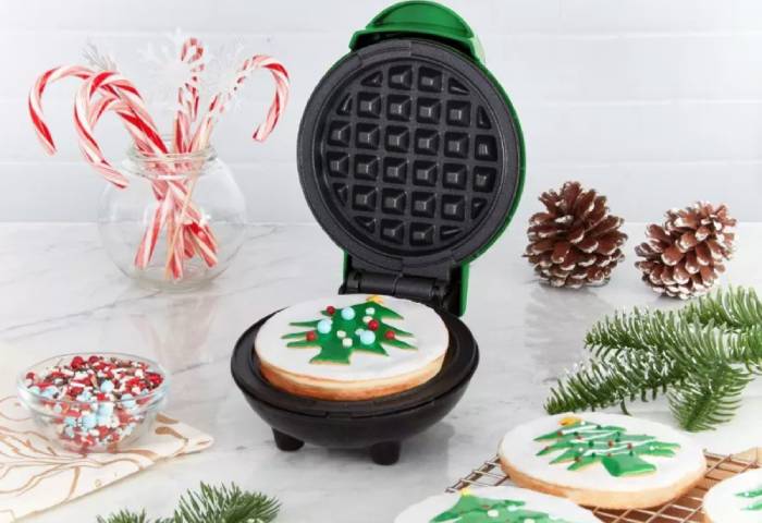 Dash Christmas Mini Waffle Maker 
