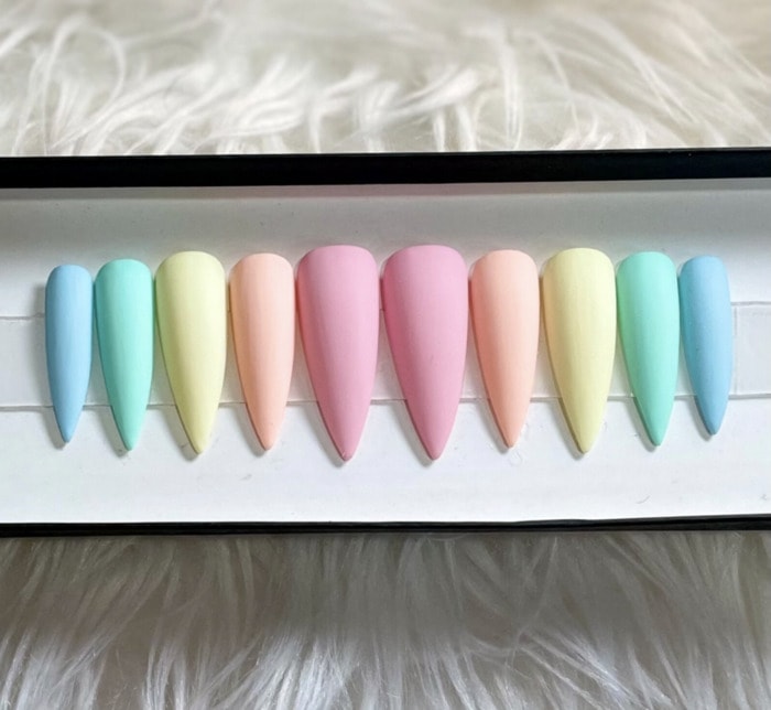 Skittles Manicure - pastel press-ons