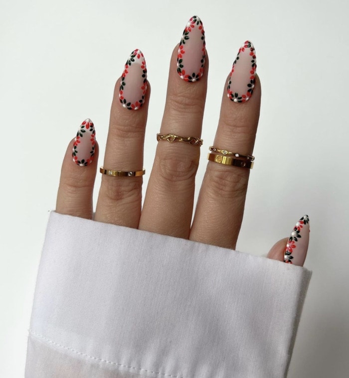 Winter Nails - Mistletoe edges