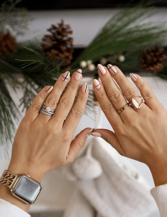 Winter Nails - minimalist stripes