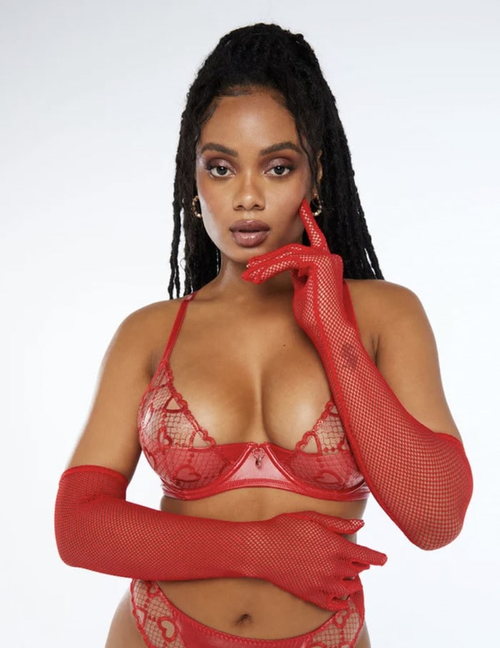 Savage X Fenty Valentine's Day 2022 - Glossy Flossy Fishnet Gloves