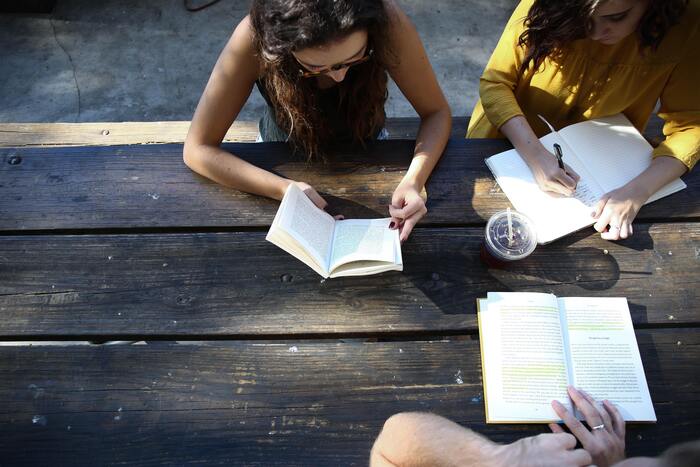 How to make friends as an adult - people reading outside