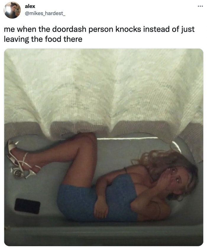 Euphoria Memes - cassie hiding in bathtub