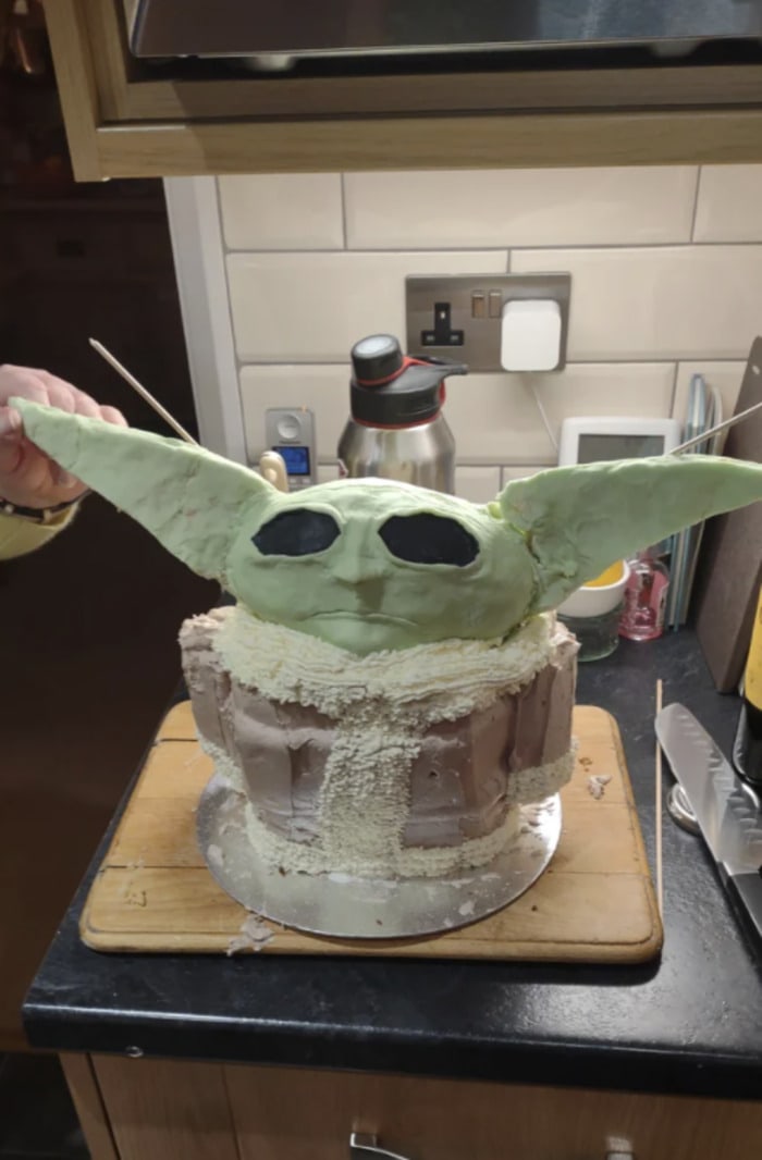 Funny Cakes - Baby Yoda cake fail