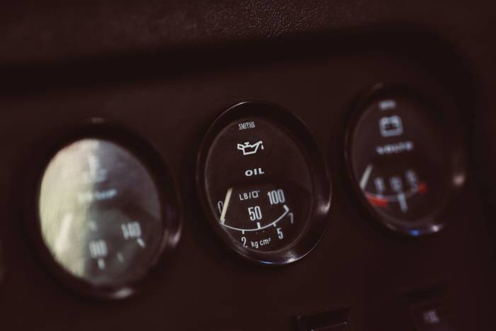 How to Change Your Oil - car oil gauge