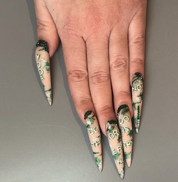 Star Wars Nails - Yoda Stiletto
