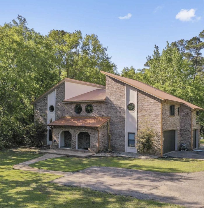 Zillow Gone Wild - mannequin house