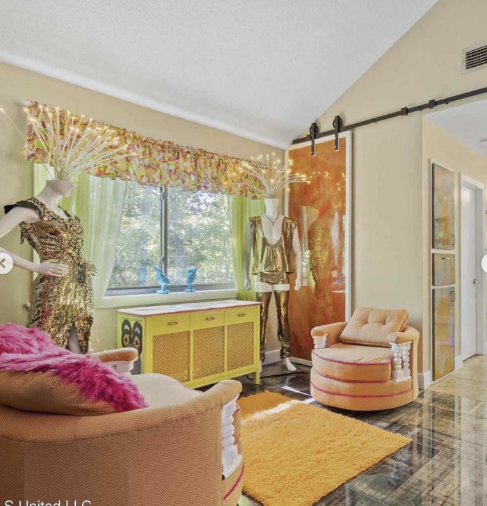 Zillow Gone Wild - mannequin house