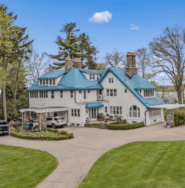 Zillow Gone Wild - smurf house