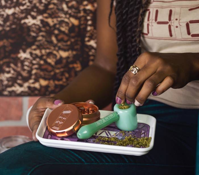 ways to use marijuana - packing weed pipe