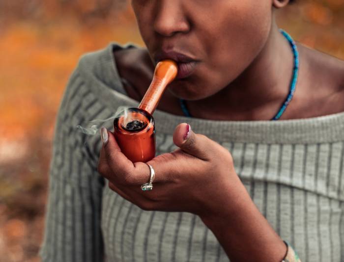 ways to use marijuana - smoking weed pipe