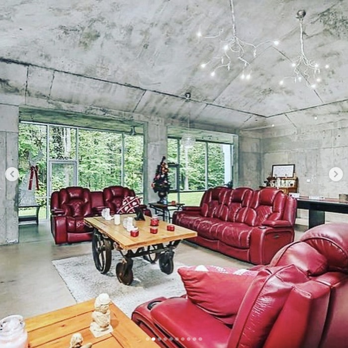 Zillow Gone Wild - roof lawn