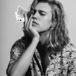 Austin Butler Photos - holding cards