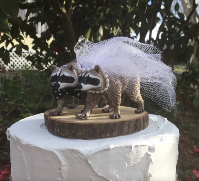 Craziest Wedding Cakes - raccoon cake topper