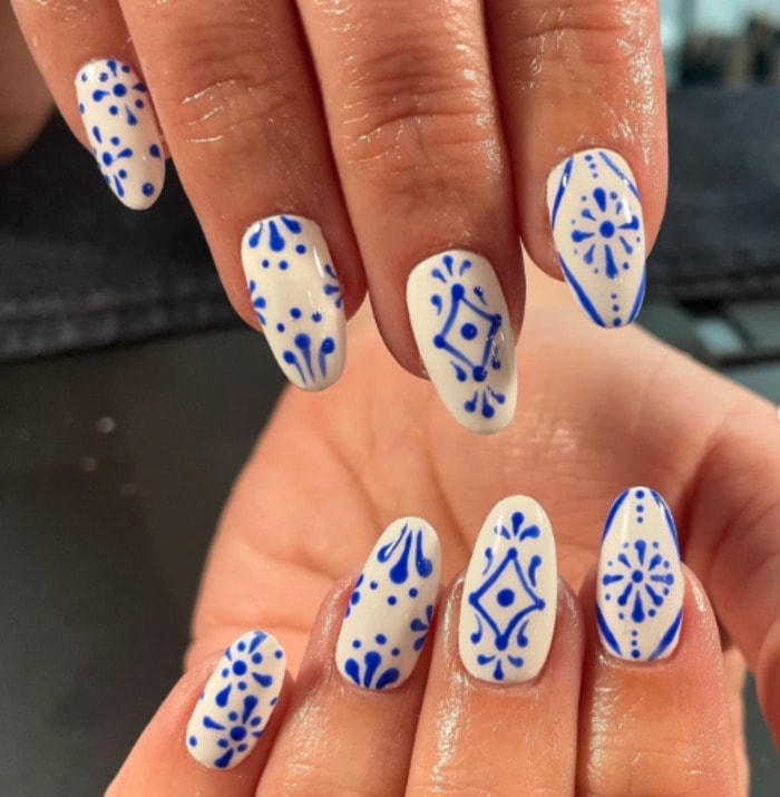 Summer Nails 2022 - ancient art inspo